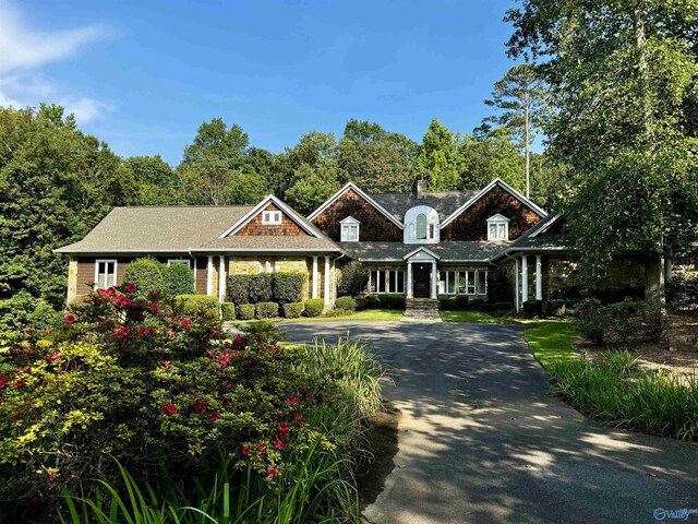 view of front of home featuring driveway