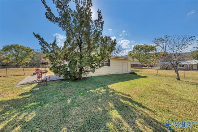 view of yard with a patio