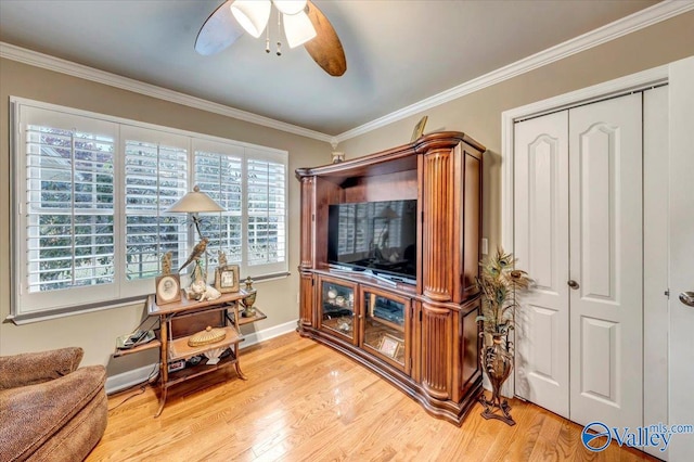 living room featuring ceiling fan, ornamental molding, and light hardwood / wood-style flooring