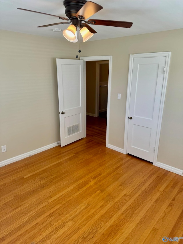 unfurnished room featuring light hardwood / wood-style flooring and ceiling fan