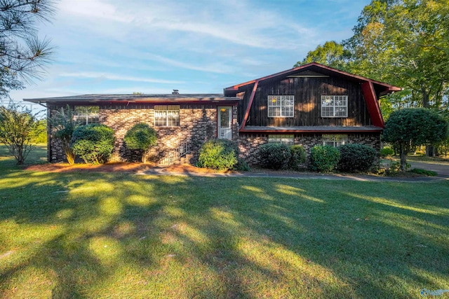 tri-level home with a front lawn