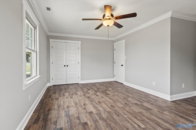 foyer entrance with ceiling fan, dark hardwood / wood-style flooring, a textured ceiling, and ornamental molding