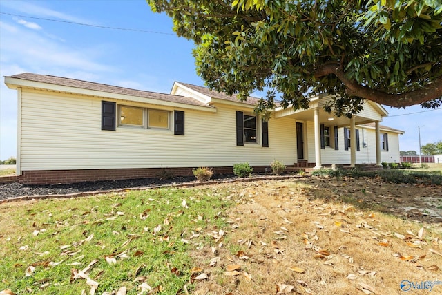 ranch-style house with a porch