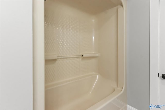 bathroom featuring shower / bathtub combination