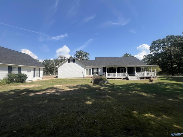 view of front facade featuring a front lawn and covered porch