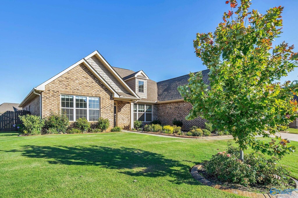 113 Colony Cove Dr, Meridianville, AL 35759 - view of front of property featuring fence, brick siding, and a front yard