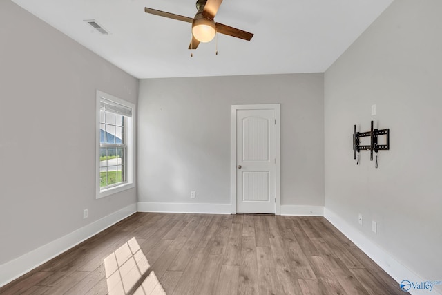 unfurnished room featuring light hardwood / wood-style flooring and ceiling fan