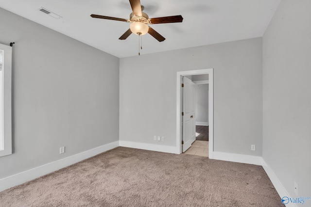 carpeted empty room featuring ceiling fan