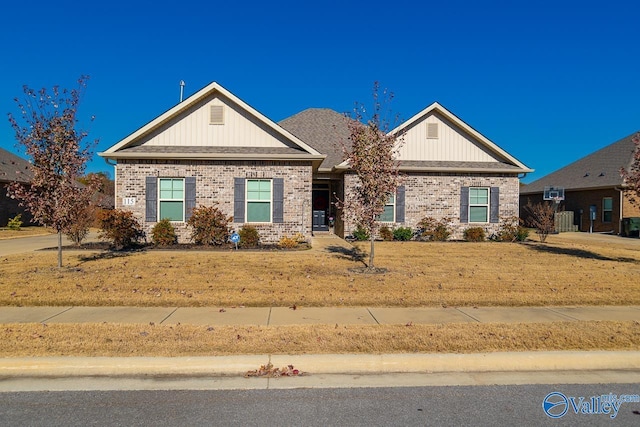 view of front of home with a front yard