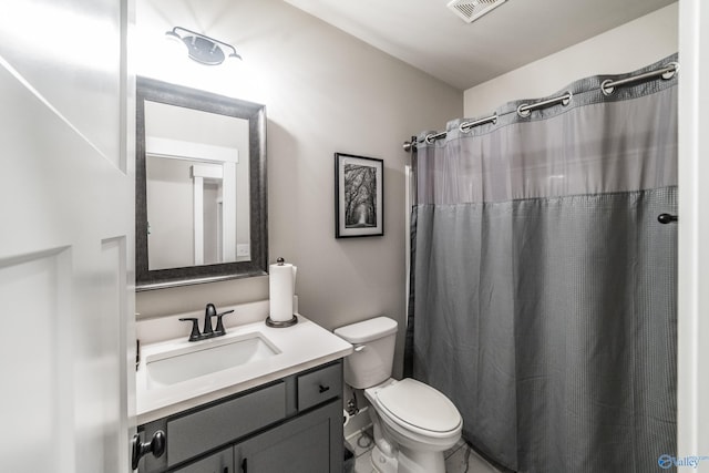 bathroom with vanity, curtained shower, and toilet