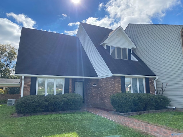 view of front of property featuring central AC unit and a front lawn