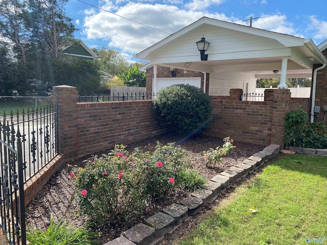 view of side of property featuring a lawn and a garage