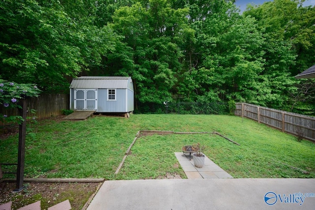 204 Hollington Dr, Huntsville, AL 35811 - fenced backyard featuring a storage unit