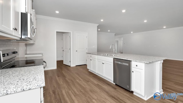 kitchen with stainless steel appliances, a kitchen island with sink, sink, and white cabinets