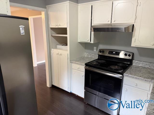 2500 Montezuma Dr, Gadsden, AL 35904 - kitchen featuring light countertops, appliances with stainless steel finishes, white cabinets, and under cabinet range hood