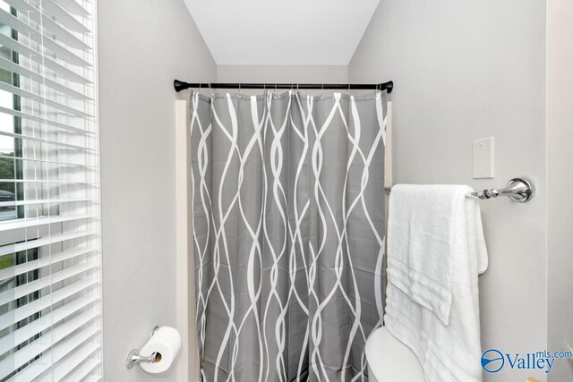 1503 Cedarwood Cir, Huntsville, AL 35803 - bathroom featuring curtained shower