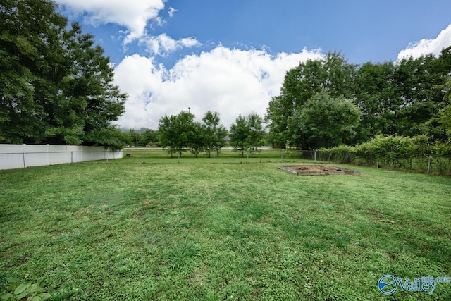 1503 Cedarwood Cir, Huntsville, AL 35803 - view of yard with a garden