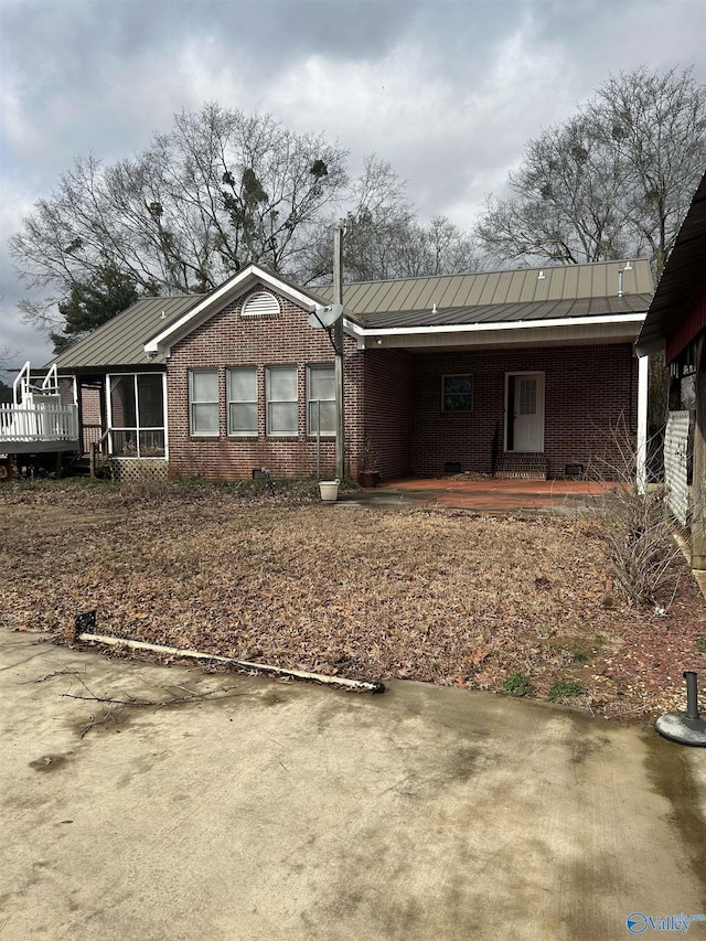 view of front of property featuring a carport