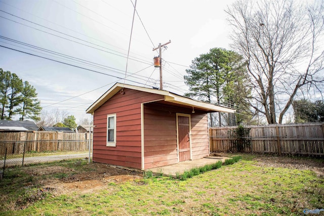 view of outbuilding with an outdoor structure and a fenced backyard