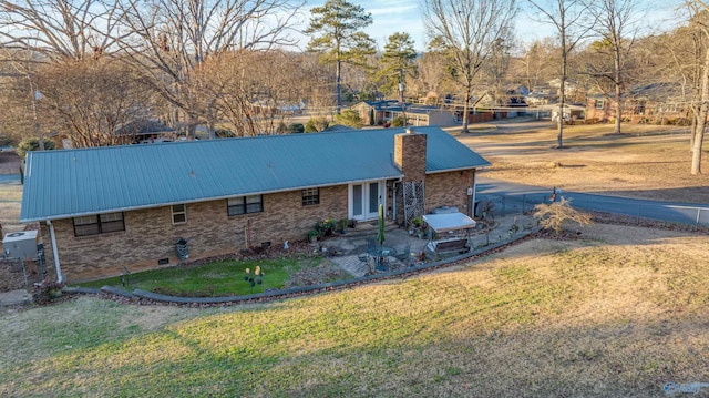 view of front of home with a front lawn