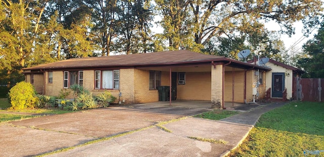 view of front of house featuring a front yard and a carport