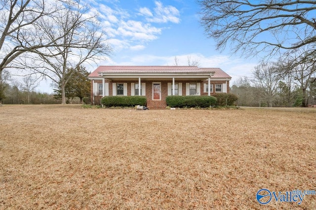 view of front of house with covered porch and a front yard