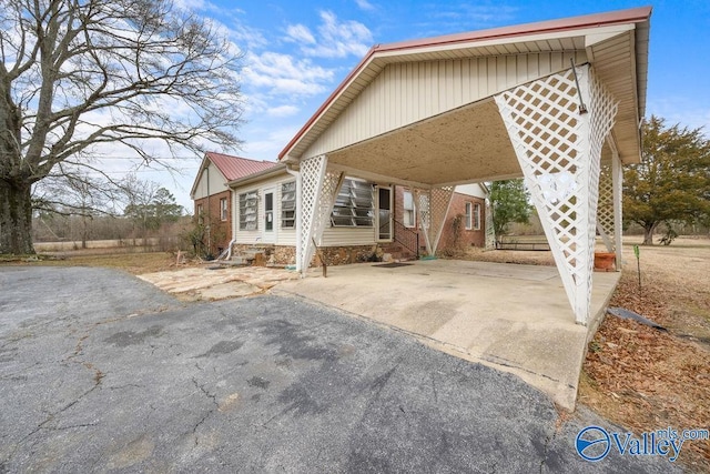 view of front of property featuring a carport