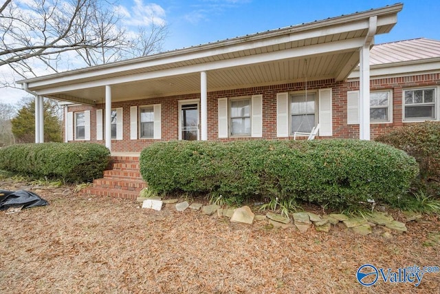 view of front of property featuring covered porch