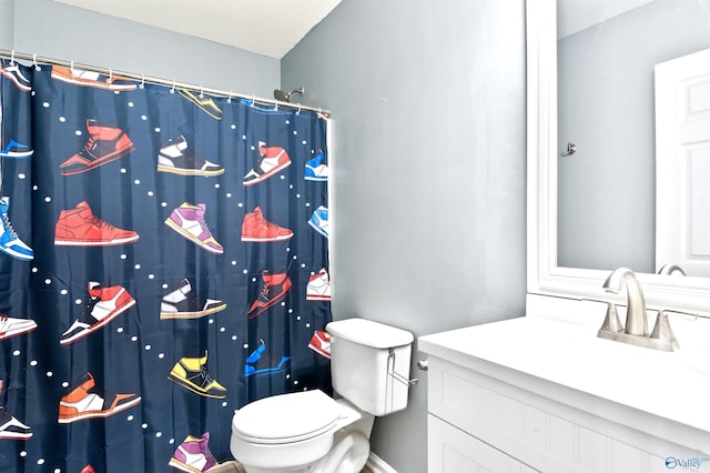 bathroom with vanity, toilet, and curtained shower