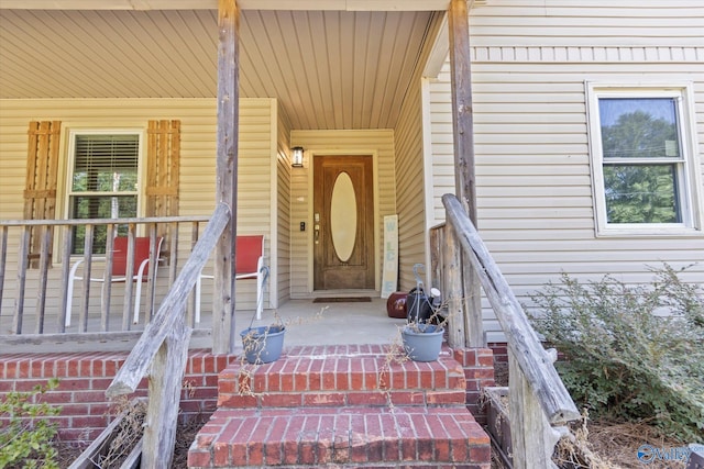 property entrance featuring a porch