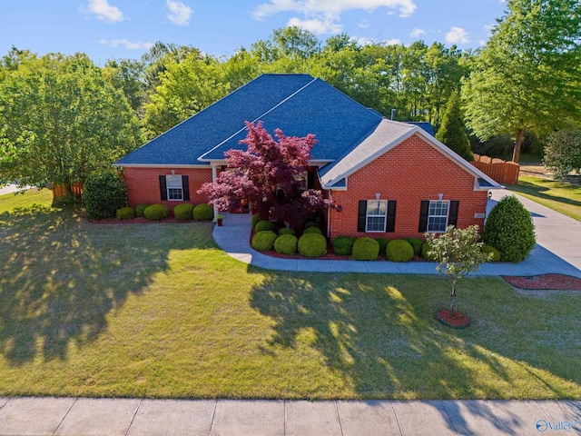 view of front facade with a front yard