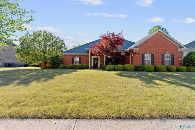 view of front facade with a front lawn