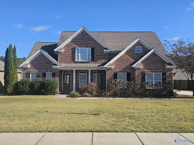 craftsman-style house featuring a front lawn