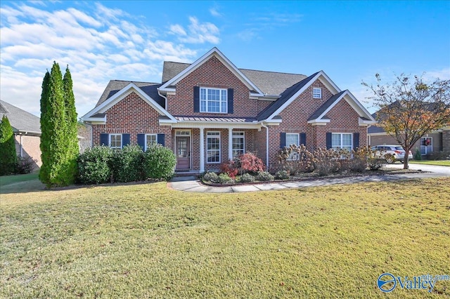 craftsman inspired home featuring a front lawn