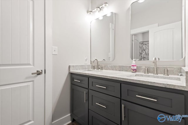 bathroom featuring a shower with shower curtain and vanity