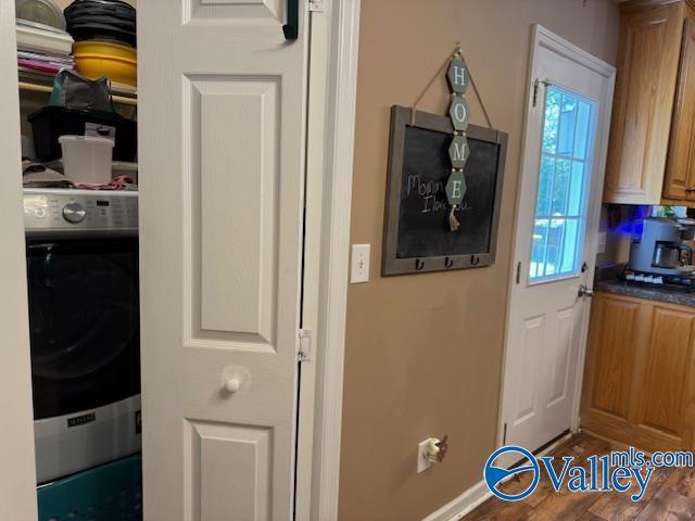 117 Simmons Cir, Fayetteville, TN 37334 - laundry room with wood finished floors and baseboards