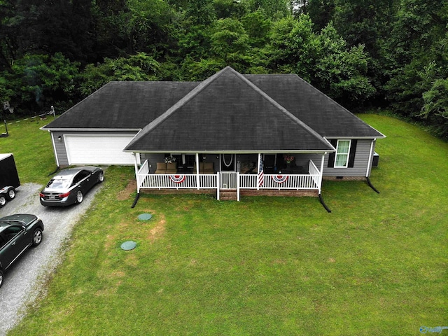 117 Simmons Cir, Fayetteville, TN 37334 - view of front of home featuring a porch, driveway, a shingled roof, and a front lawn