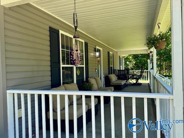 117 Simmons Cir, Fayetteville, TN 37334 - view of covered porch