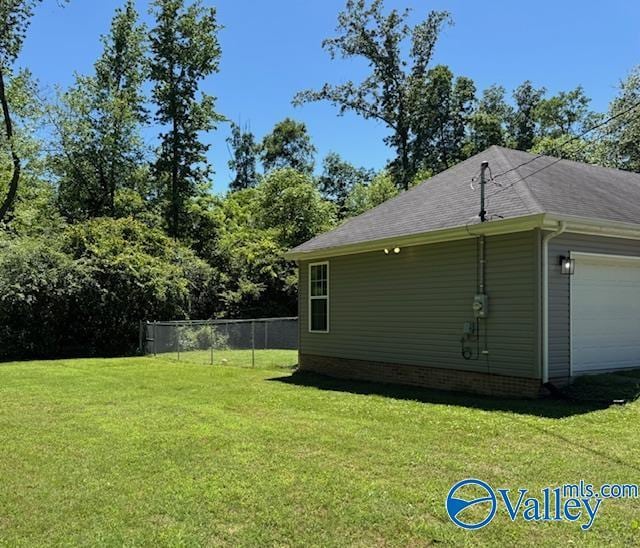 117 Simmons Cir, Fayetteville, TN 37334 - view of yard with a garage