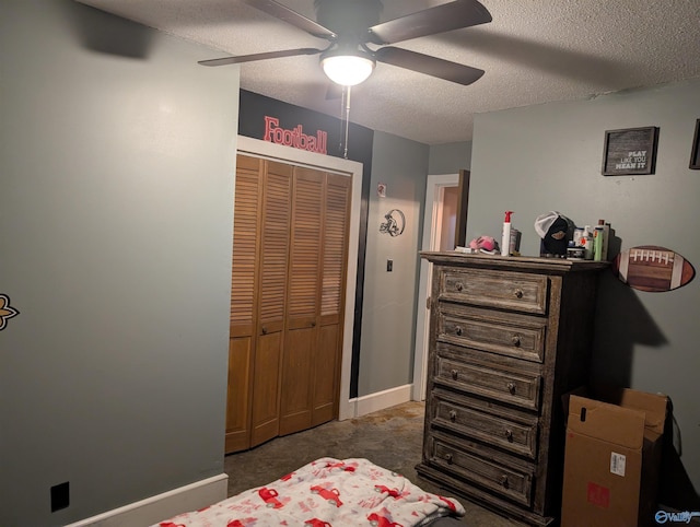 bedroom featuring ceiling fan, a closet, a textured ceiling, and dark colored carpet