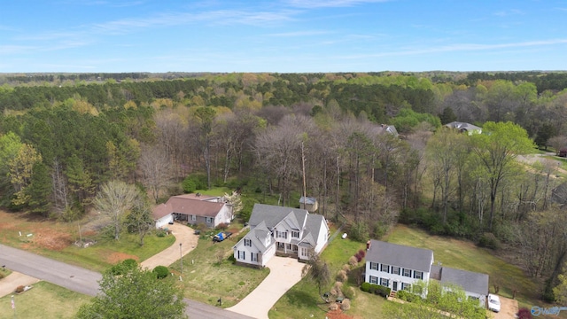 birds eye view of property featuring a forest view