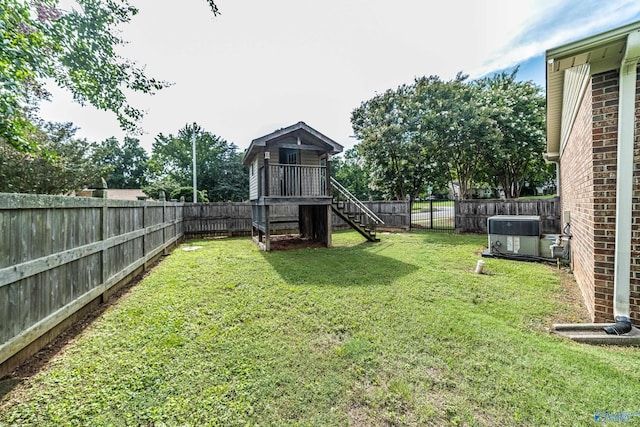 2600 Gawain Rd SE, Huntsville, AL 35803 - fenced backyard with stairway