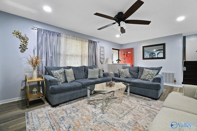 living area featuring baseboards, recessed lighting, a ceiling fan, visible vents, and wood finished floors