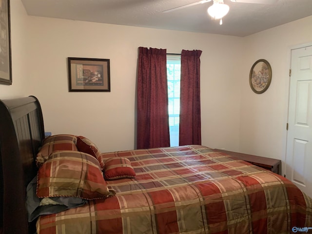 bedroom with ceiling fan