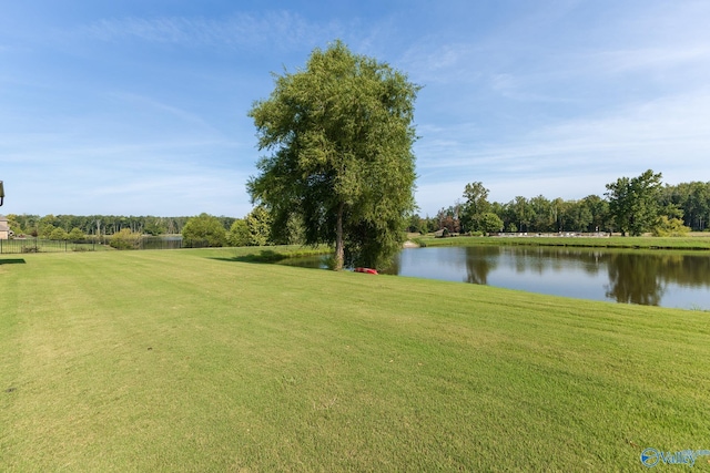 view of yard featuring a water view