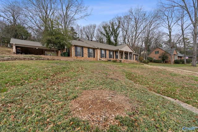 single story home with a front yard