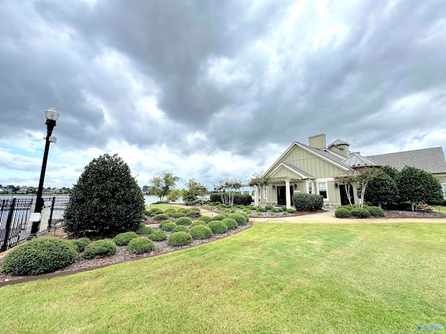 view of front of property with a front yard