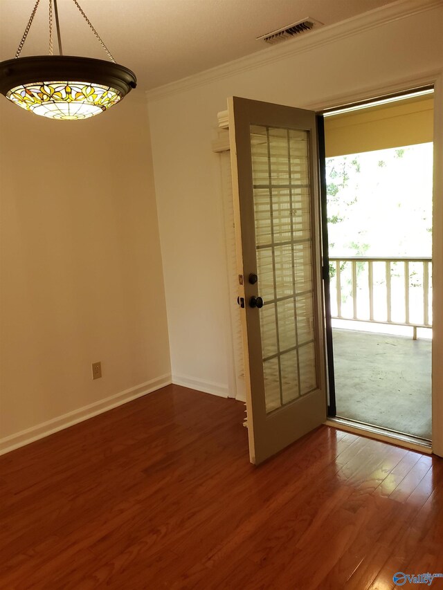 spare room featuring carpet floors, ceiling fan, and ornamental molding