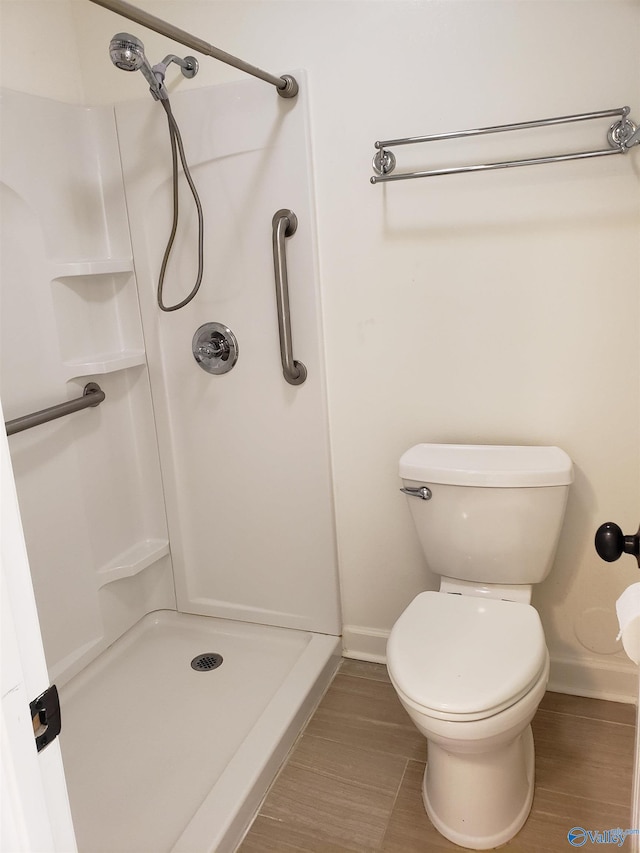 bathroom featuring a shower and toilet