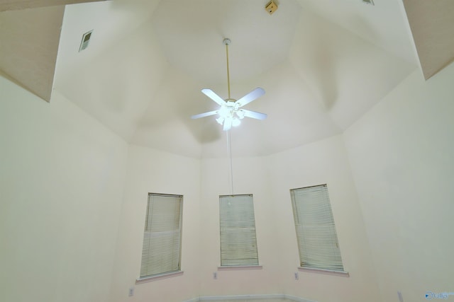 room details featuring ceiling fan